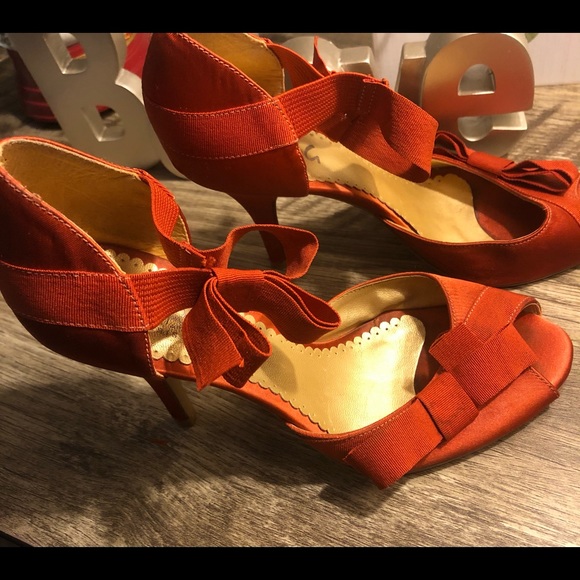 BCBG Paris Satin Bow Heels - Picture 5 of 8